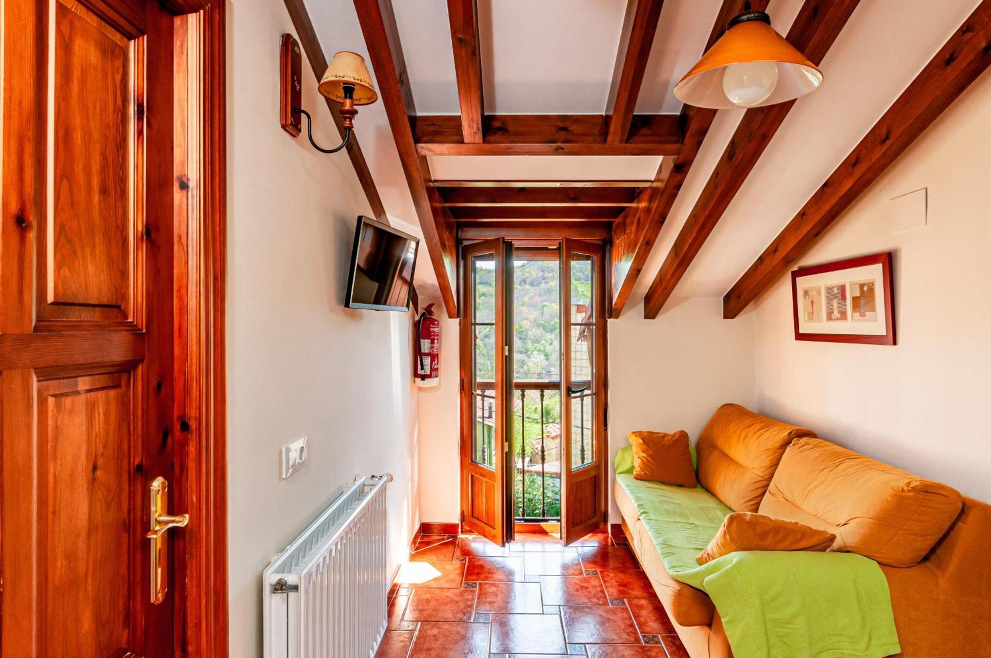 Apartamentos La Regoria Arenas De Cabrales Εξωτερικό φωτογραφία