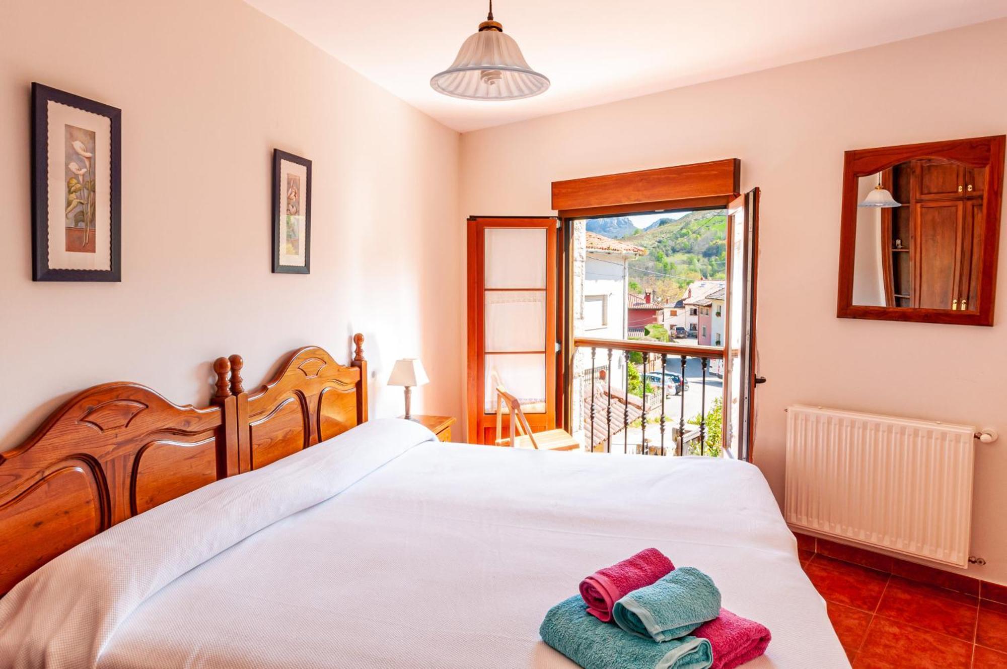 Apartamentos La Regoria Arenas De Cabrales Εξωτερικό φωτογραφία